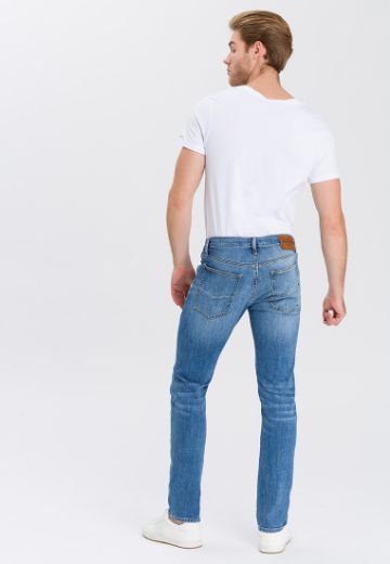 Picture of Cross jeans Damien slim fit L38, bright blue