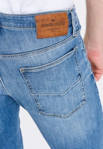 Picture of Cross jeans Damien slim fit L38, bright blue