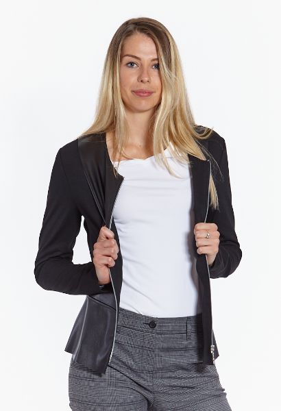 Zeige Details für Kurzjacke im Materialmix Bild von Kurzjacke im Materialmix