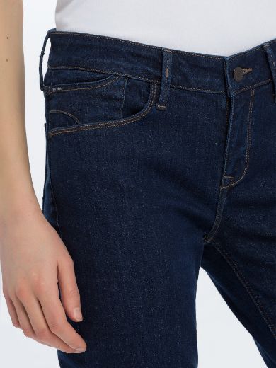 Bild von Cross Jeans Rose Straight Leg L36 Inch, clean dark blue