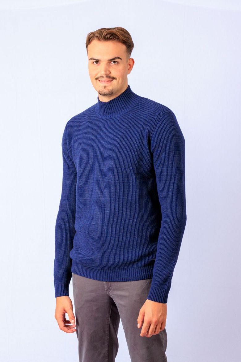 I LOVE TALL fashion for tall people. Pull a col montant pour homme taille longue tricot structure bleu