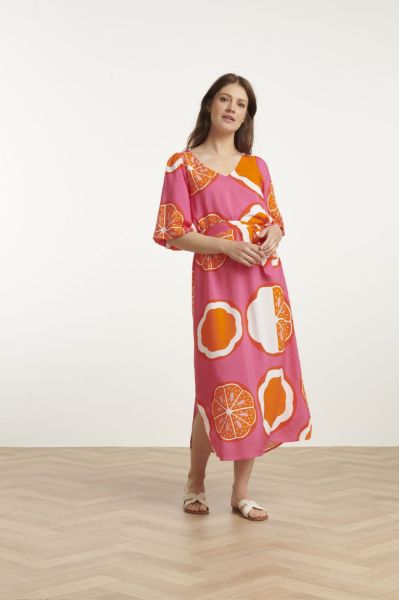 Agrandir l'image de Robe fluide avec ceinture à nouer, manches mi-longues, orange multicolore Image de Robe fluide avec ceinture à nouer, manches mi-longues, orange multicolore