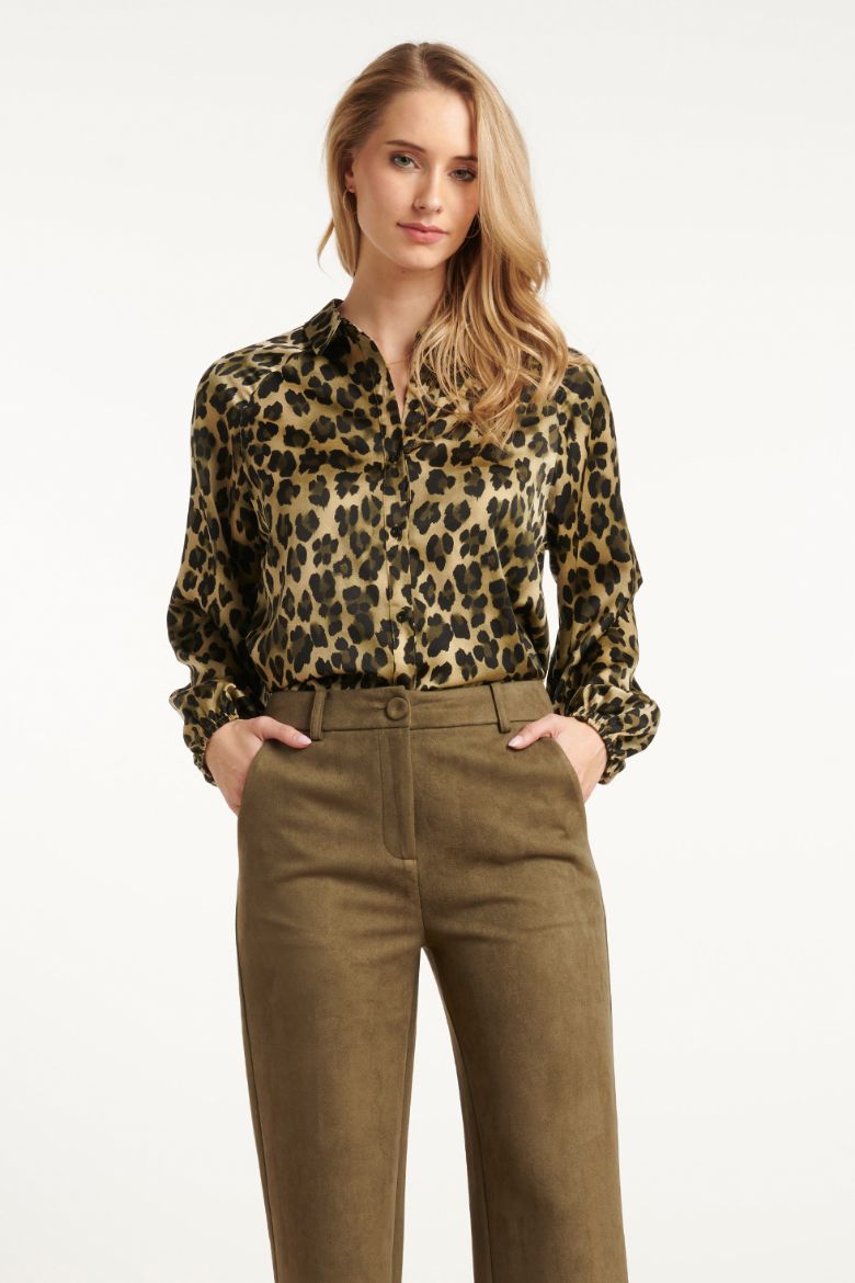 Bild von Tall Damen Satinbluse Leopardenmuster Puffärmeln