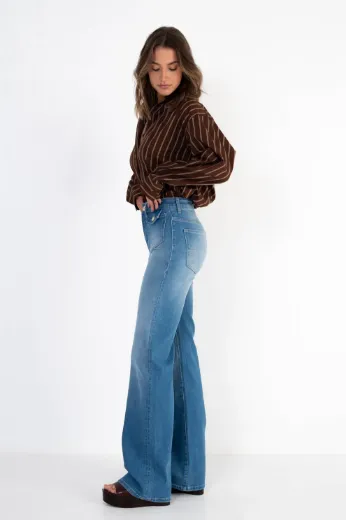 Image de Tall femmes Jean  taille Bobby Pocket, coupe semi-large, 34 et 36 pouces, bleu vif